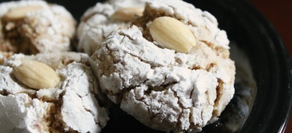 Kulche Badami (Almond cookies)